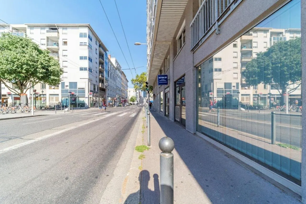 Apartman Studio With Semi-Open Bedroom Near Part-Dieu & Tram Lyon
